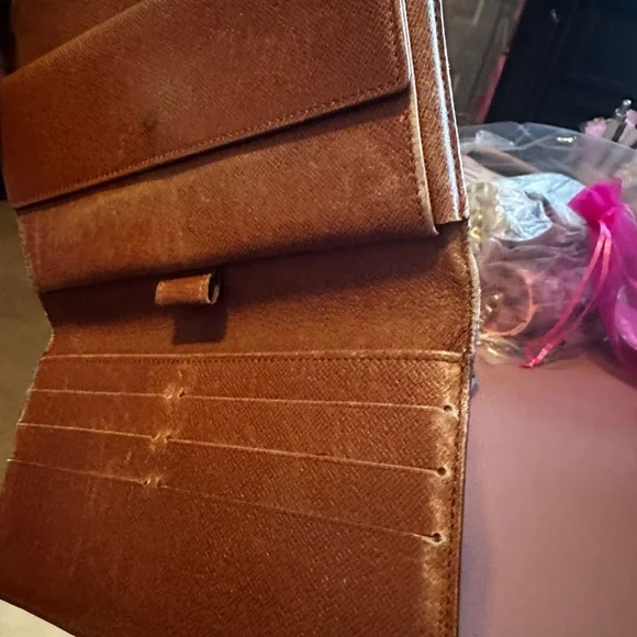 Louis Vuitton Brown Long Wallet – Pre-Loved, Needs Interior Care - Picture 11 of 15